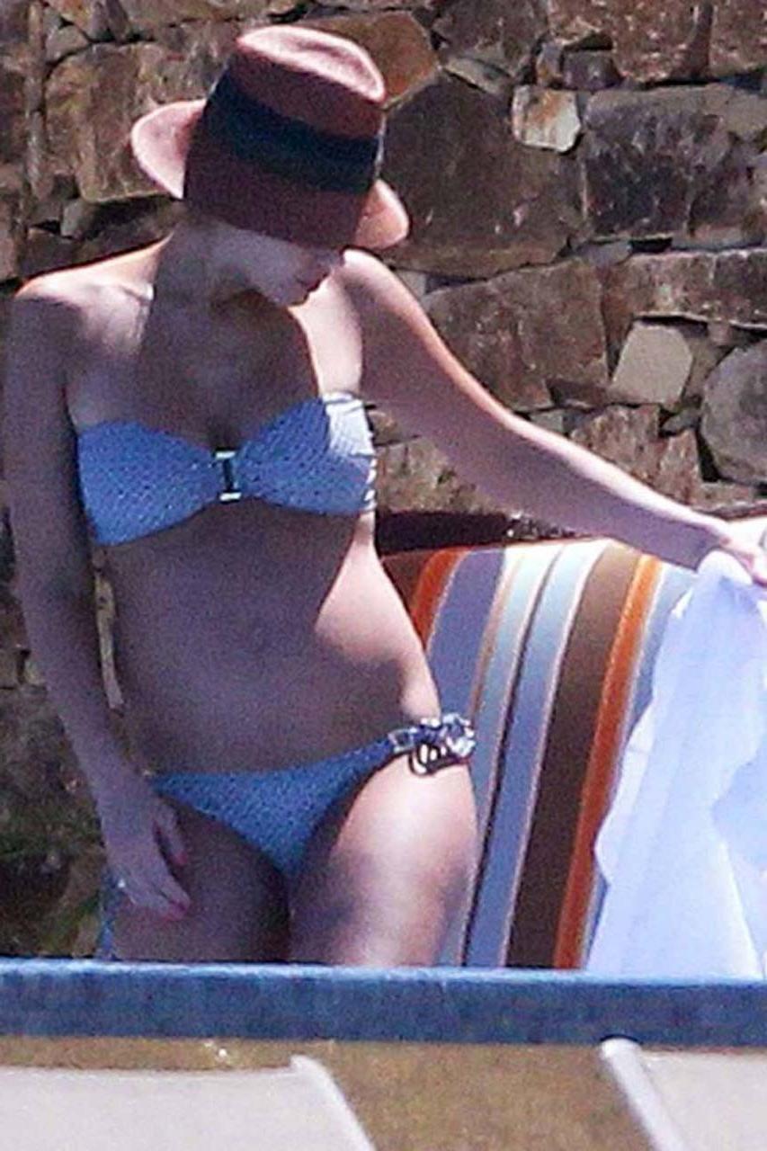 16P Jessica Alba exposing her sexy body and huge boobs in bikini on pool