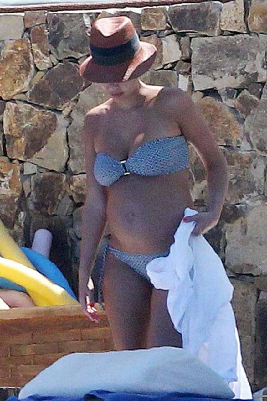 16P Jessica Alba exposing her sexy body and huge boobs in bikini on pool