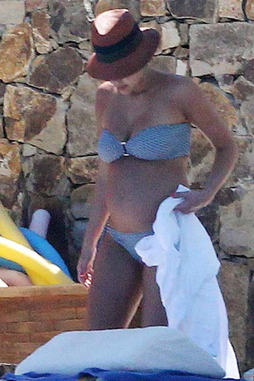 16P Jessica Alba exposing her sexy body and huge boobs in bikini on pool