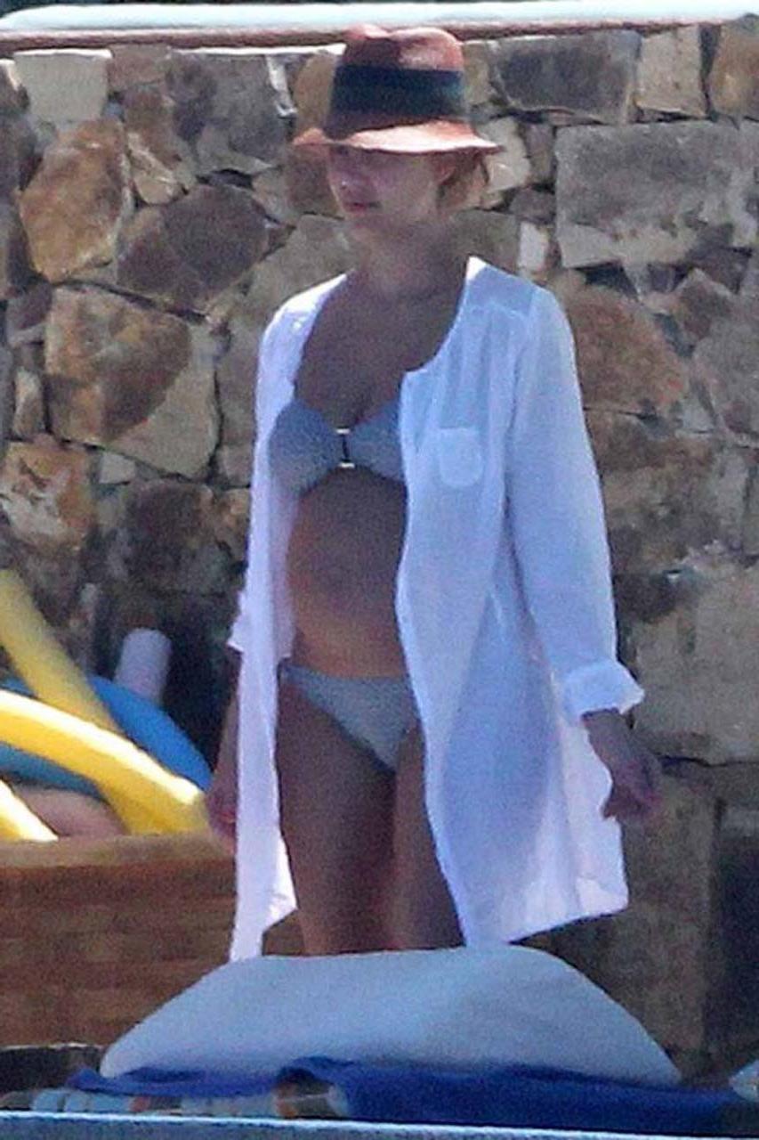 16P Jessica Alba exposing her sexy body and huge boobs in bikini on pool