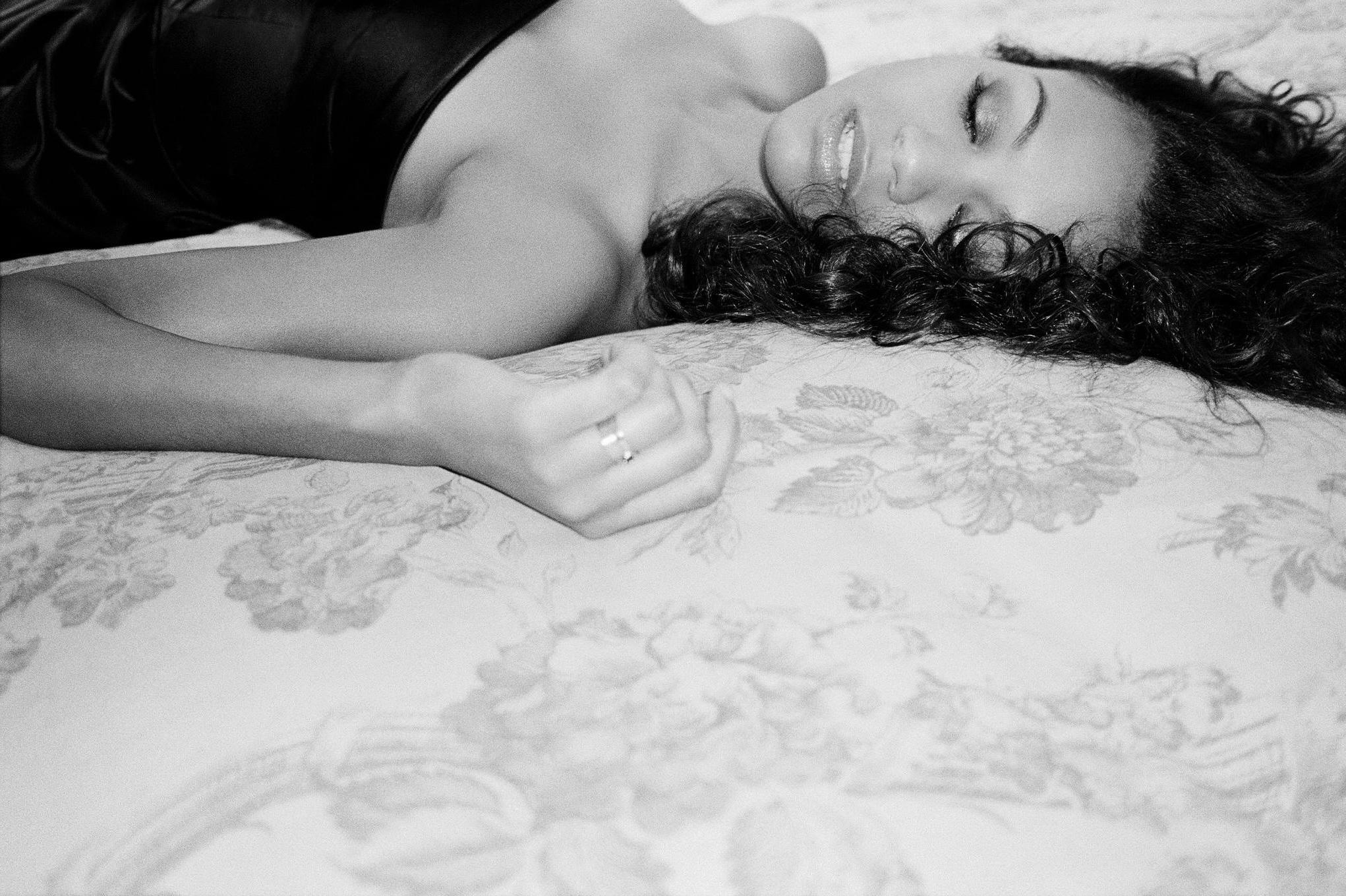 16P Zoe Saldana see through  showing side boob for Nino Munoz photoshoot