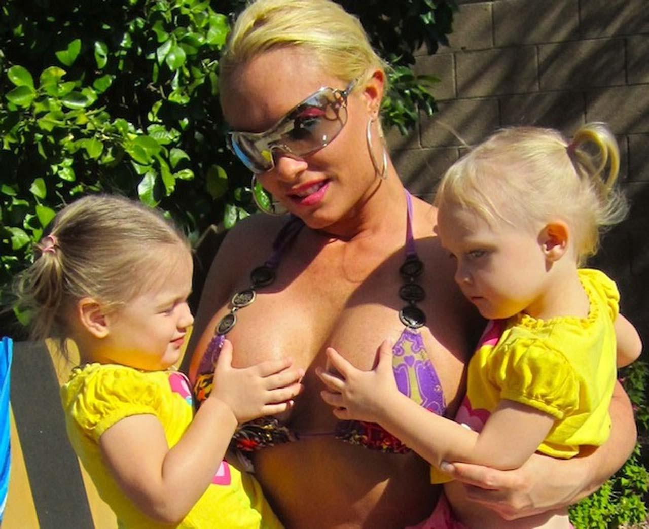 16P Nicole Coco Austin exposing very sexy ass in thong and huge boobs