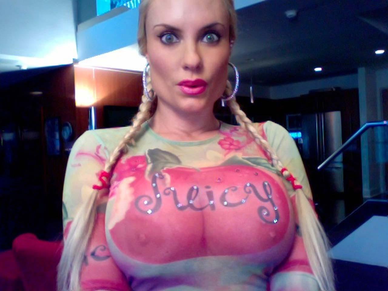 16P Nicole Coco Austin exposing very sexy ass in thong and huge boobs