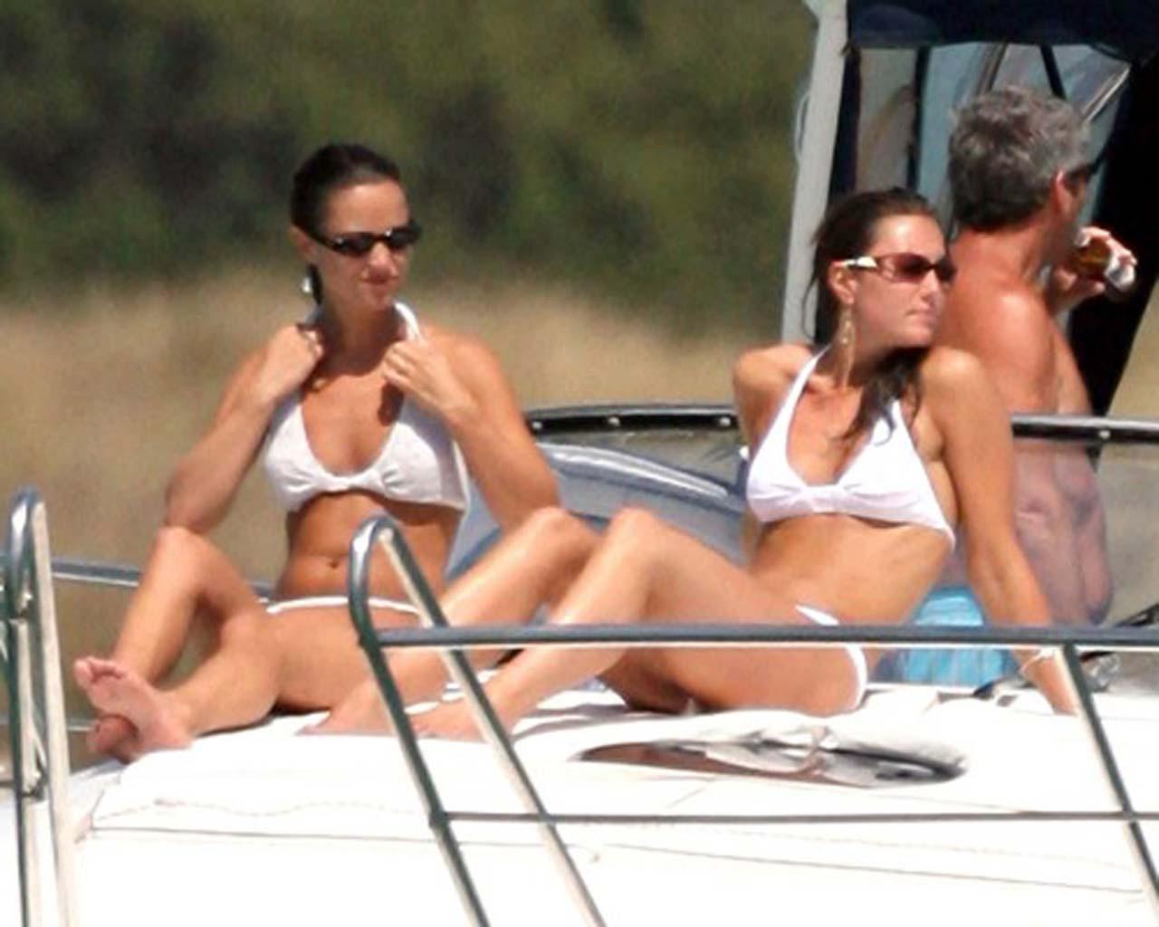 16P Kate Middleton exposing her fucking sexy body and hot ass in white bikini