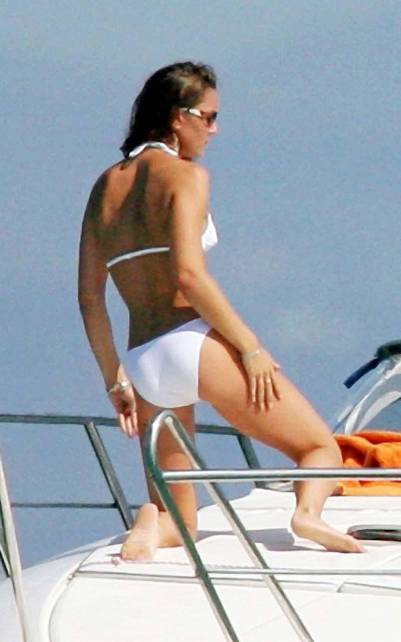 16P Kate Middleton exposing her fucking sexy body and hot ass in white bikini