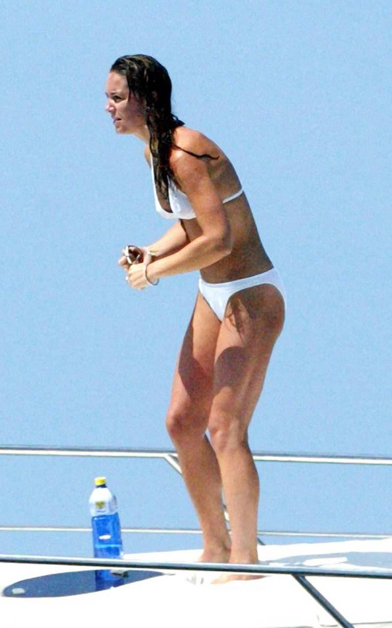 16P Kate Middleton exposing her fucking sexy body and hot ass in white bikini