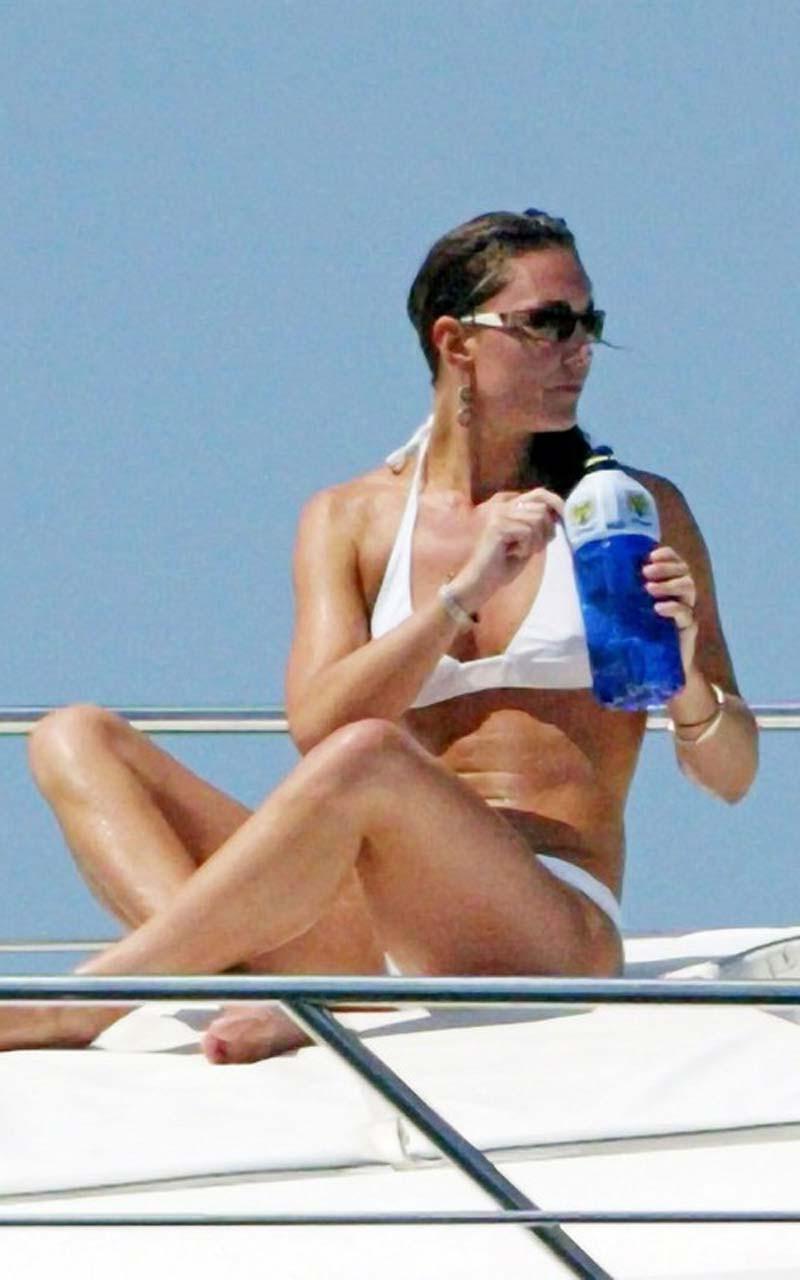 16P Kate Middleton exposing her fucking sexy body and hot ass in white bikini