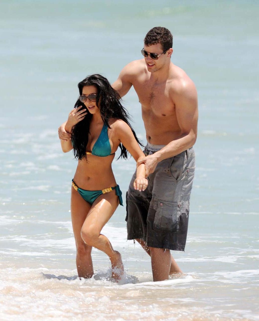 16P Kim Kardashian exposing sexy body and huge boobs in bikini on beach