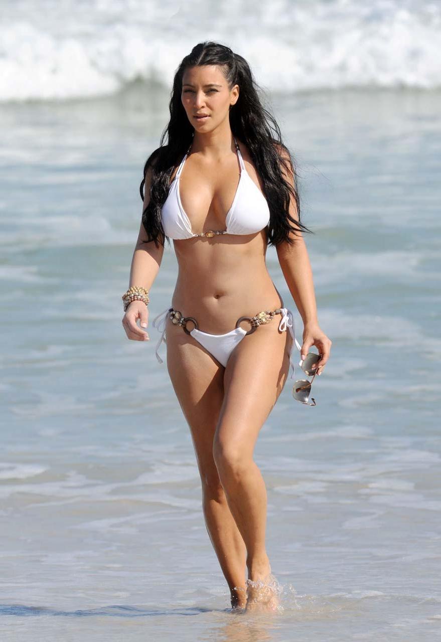 16P Kim Kardashian exposing sexy body and huge boobs in bikini on beach