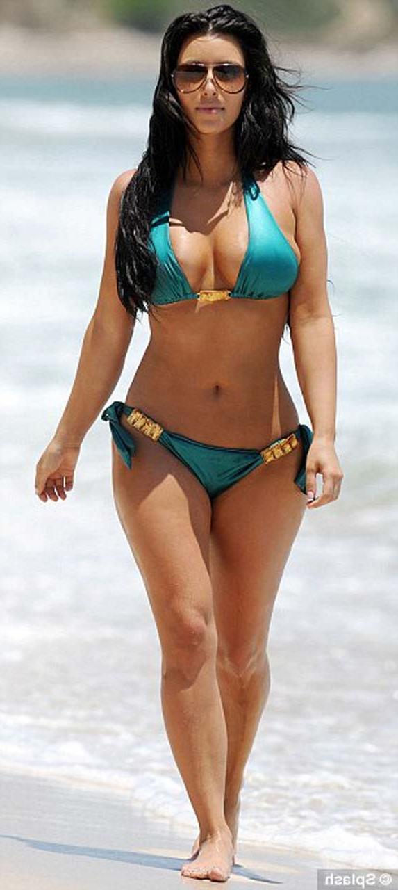 16P Kim Kardashian exposing sexy body and hot ass in bikini on beach