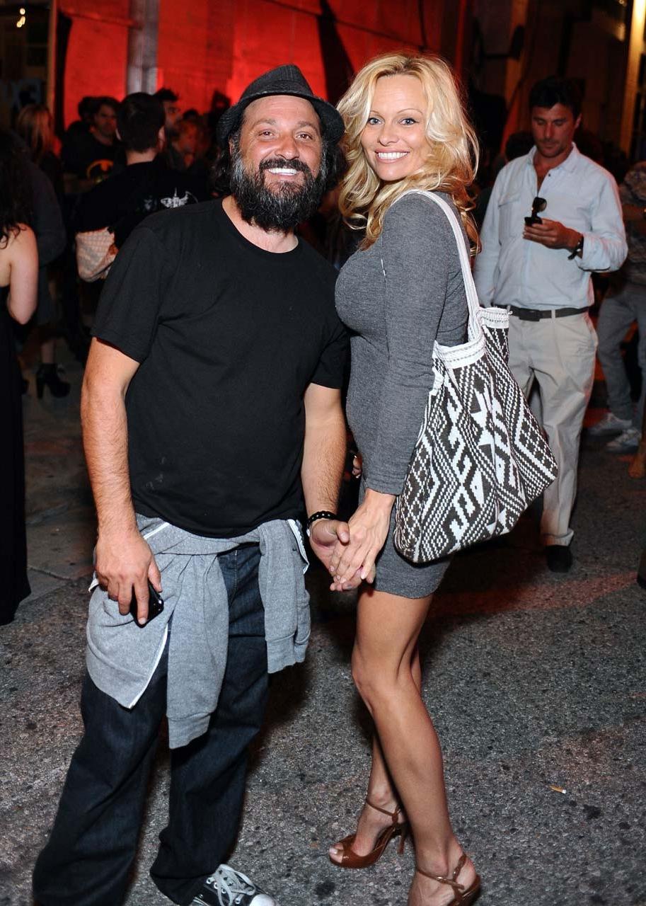 16P Pamela Anderson showing a lot of her legs in white shorts and mini skirt paparaz