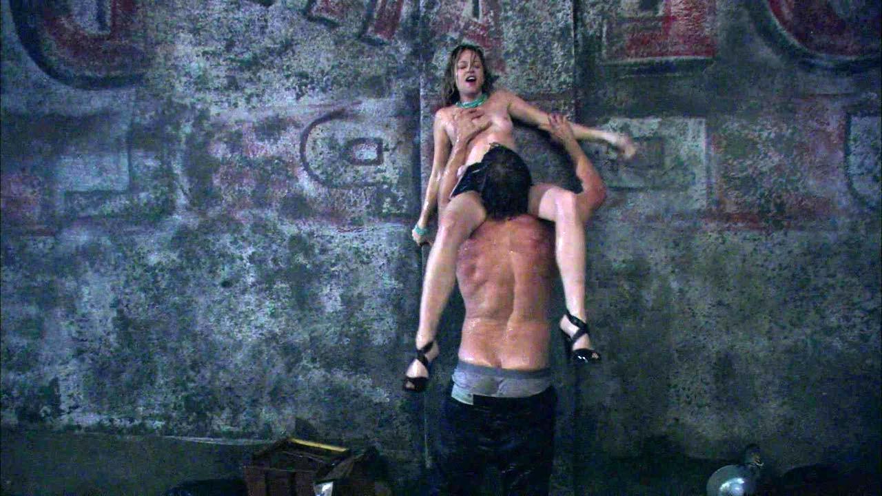 16P Nicki Aycox exposing her nice big boobs and fucking hard in movie paparazzi shoo