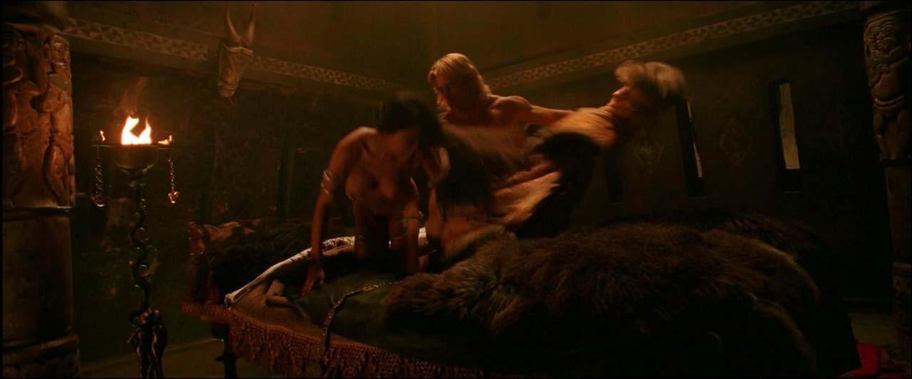 16P Rosario Dawson exposing her nice big boobs and fucking hard in movie
