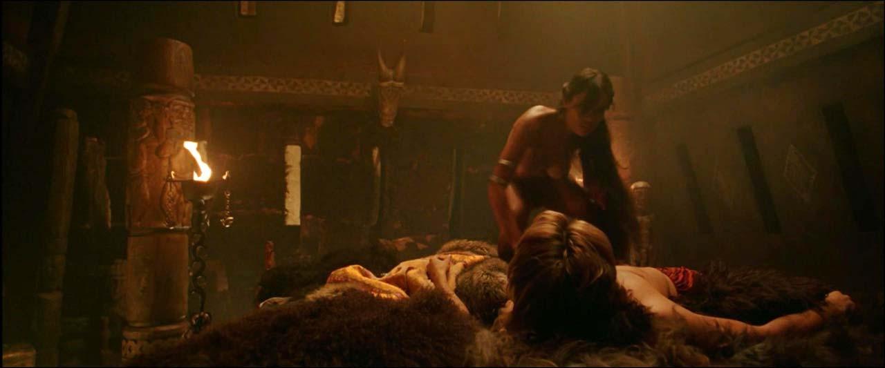 16P Rosario Dawson exposing her nice big boobs and fucking hard in movie