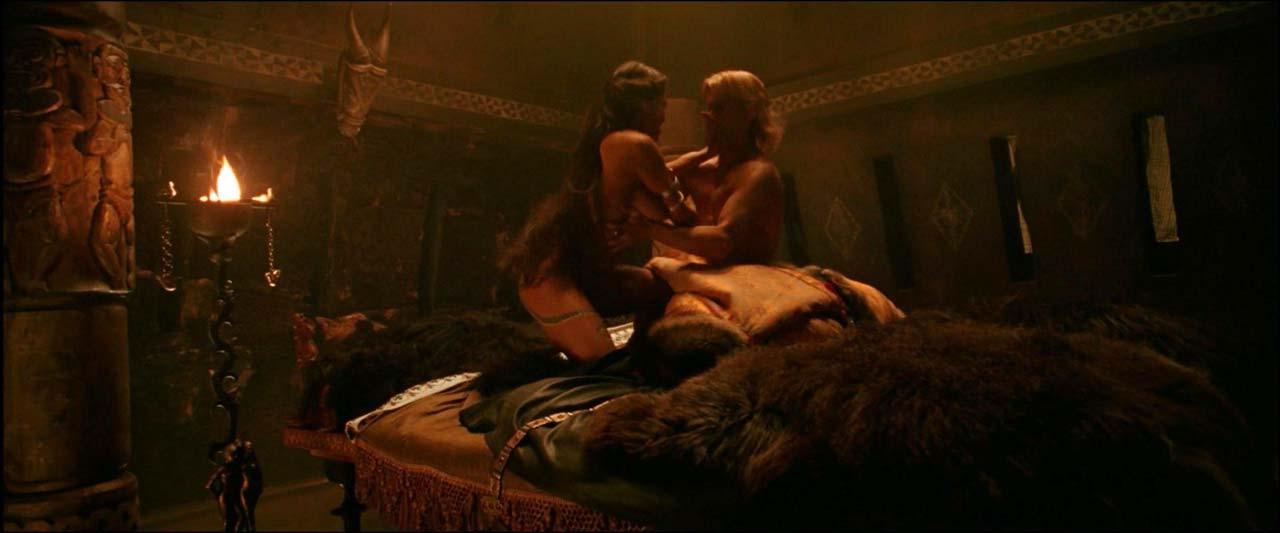16P Rosario Dawson exposing her nice big boobs and fucking hard in movie