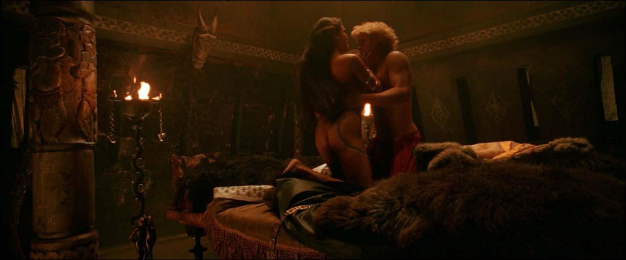16P Rosario Dawson exposing her nice big boobs and fucking hard in movie