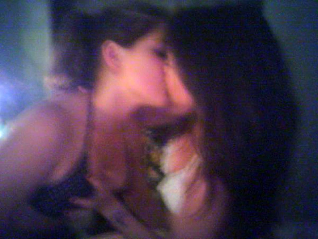 16P Vanessa Hudgens exposing sexy nude body and pussy on private photos