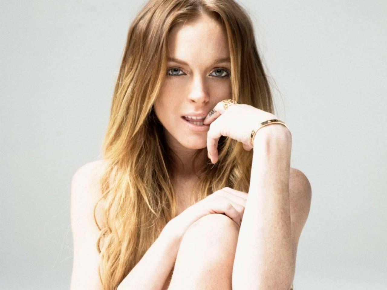 16P Lindsay Lohan posing nude and showing her fucking huge boobs