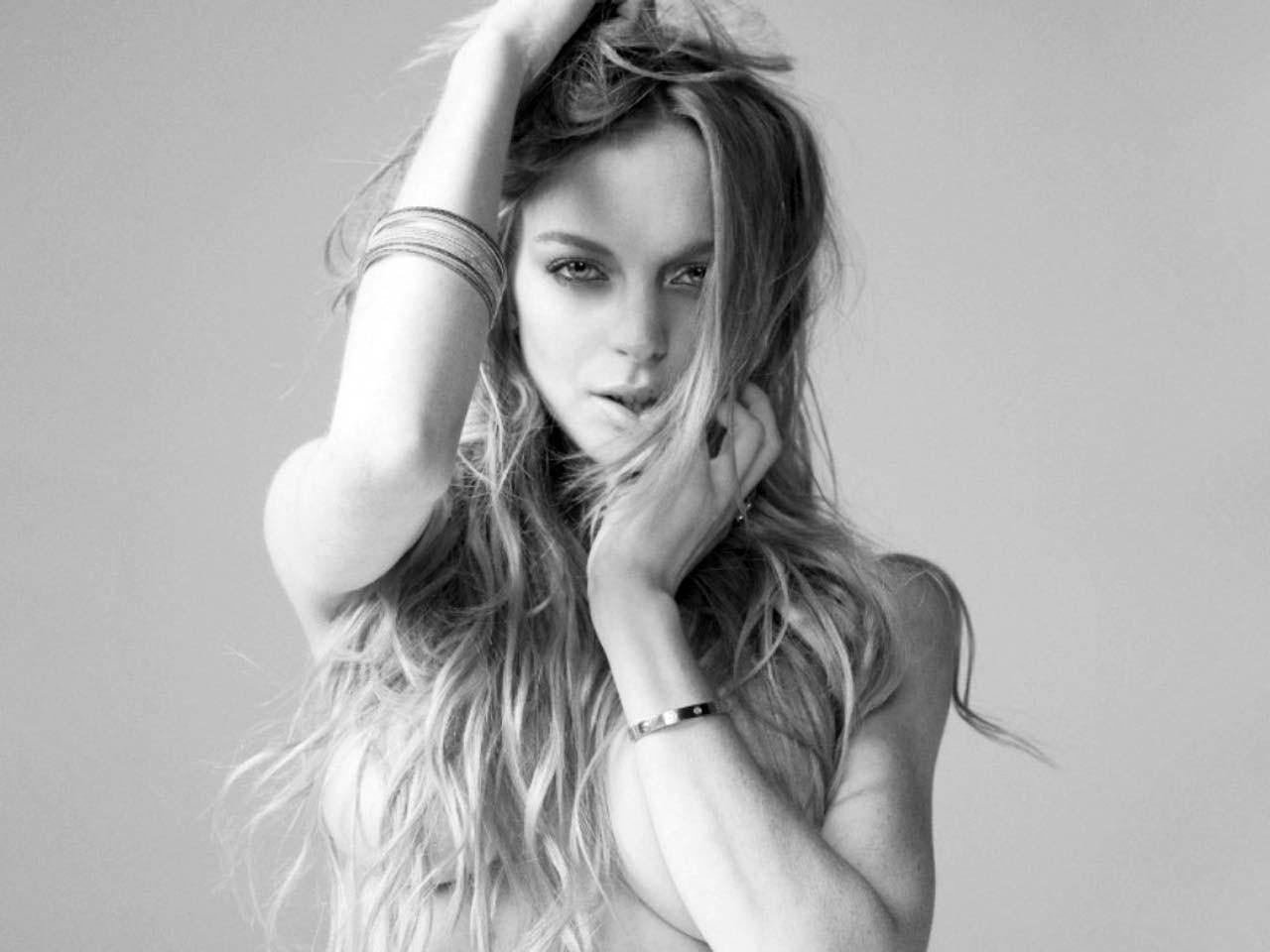 16P Lindsay Lohan posing nude and showing her fucking huge boobs