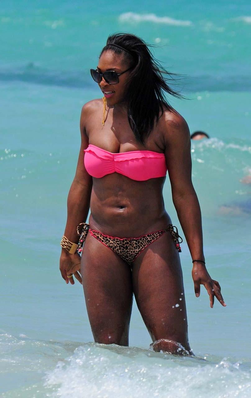 16P Serena Williams exposing her sexy body and huge ass in bikini on beach
