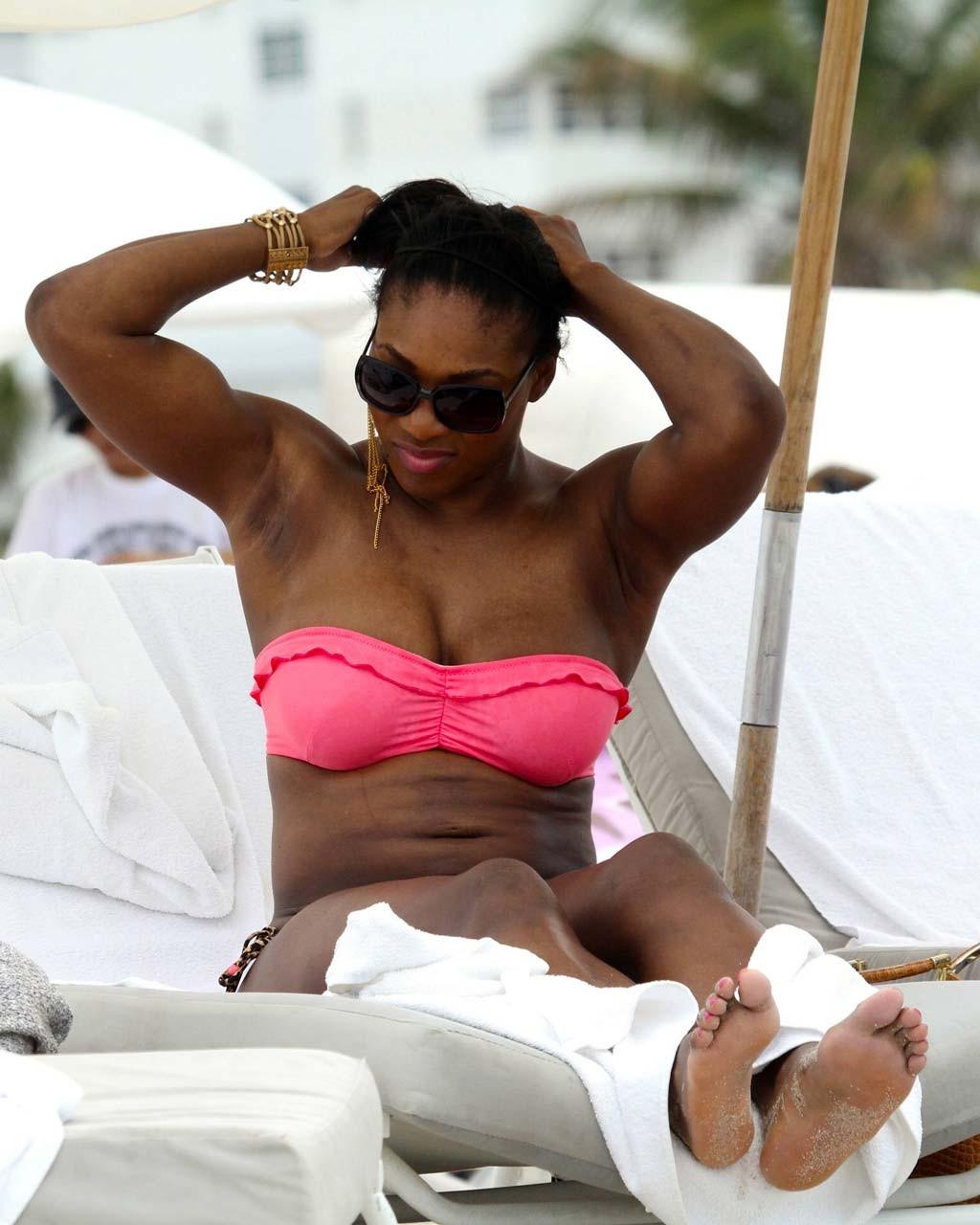 16P Serena Williams exposing her sexy body and huge ass in bikini on beach