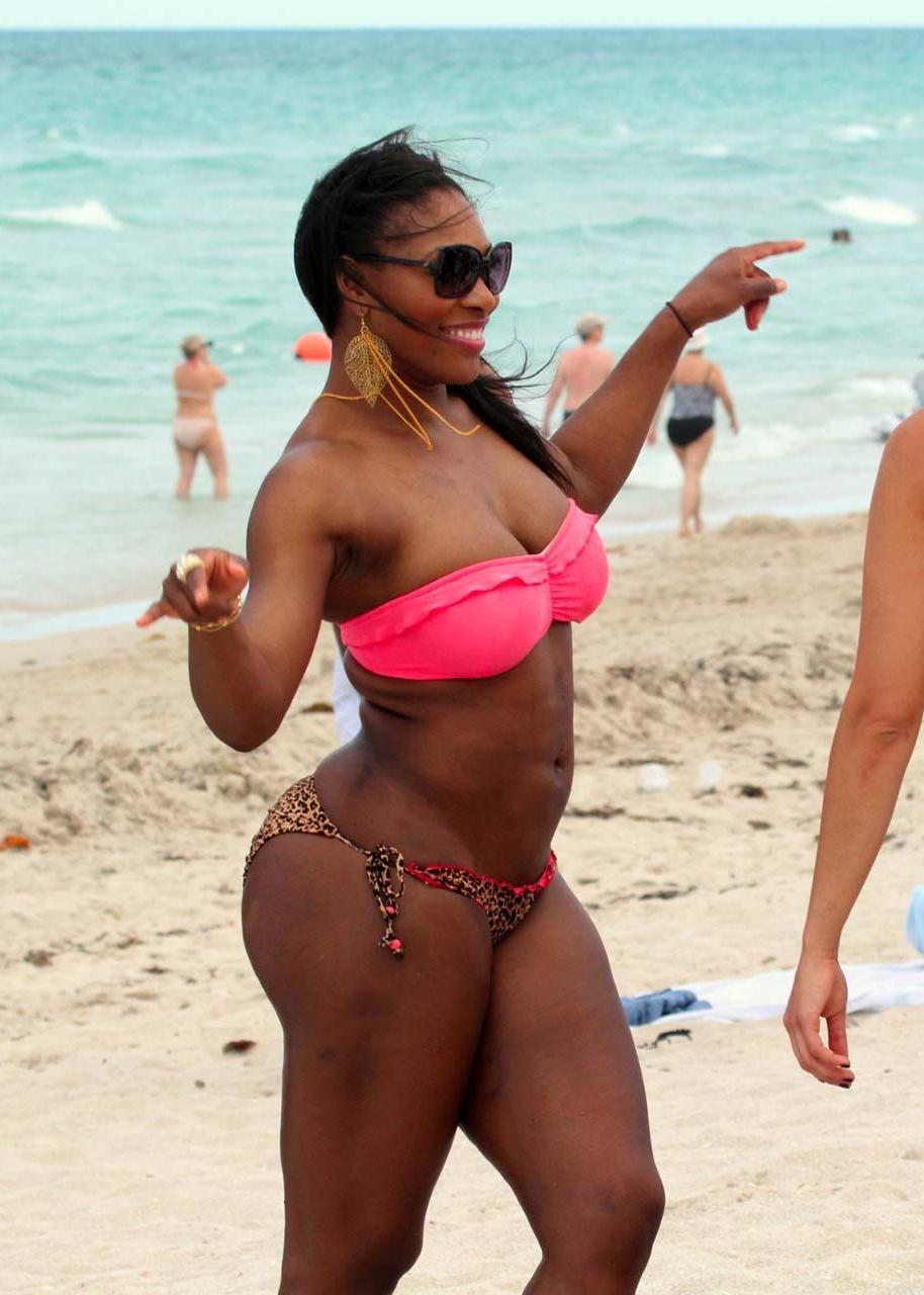 16P Serena Williams exposing her sexy body and huge ass in bikini on beach