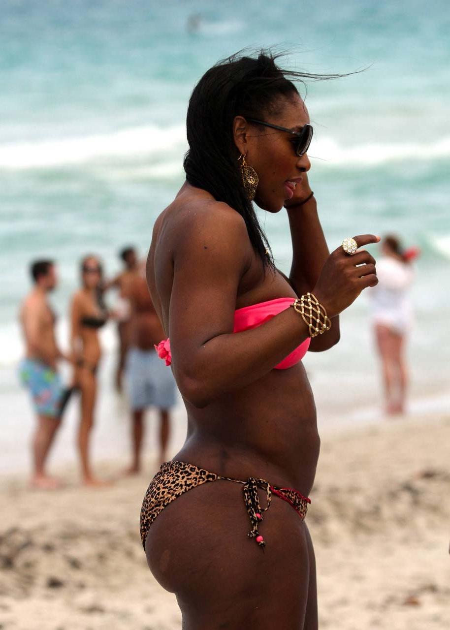 16P Serena Williams exposing her sexy body and huge ass in bikini on beach