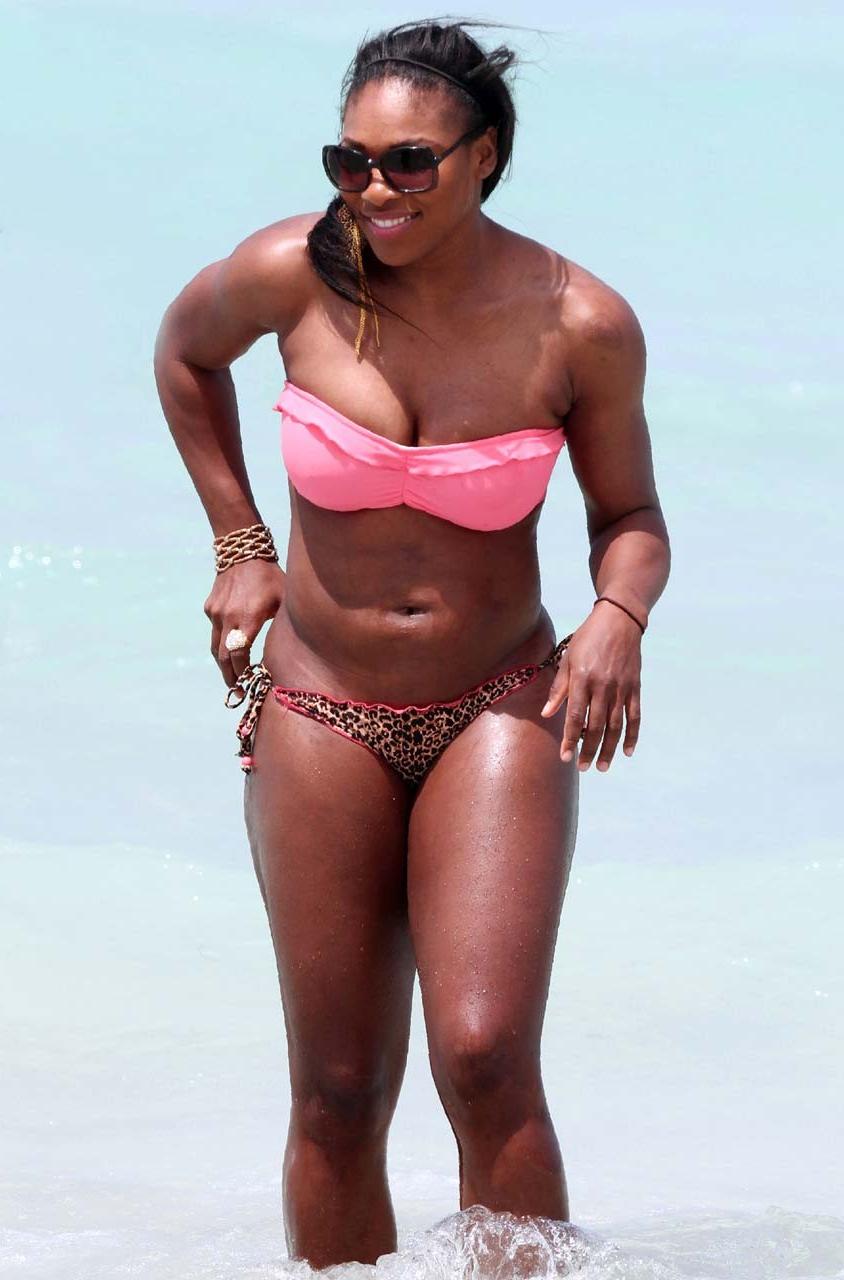 16P Serena Williams exposing her sexy body and huge ass in bikini on beach