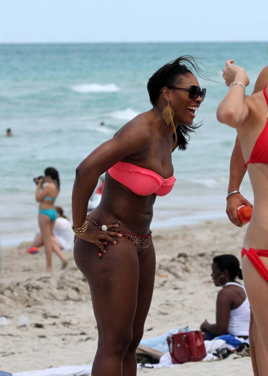 16P Serena Williams exposing her sexy body and huge ass in bikini on beach