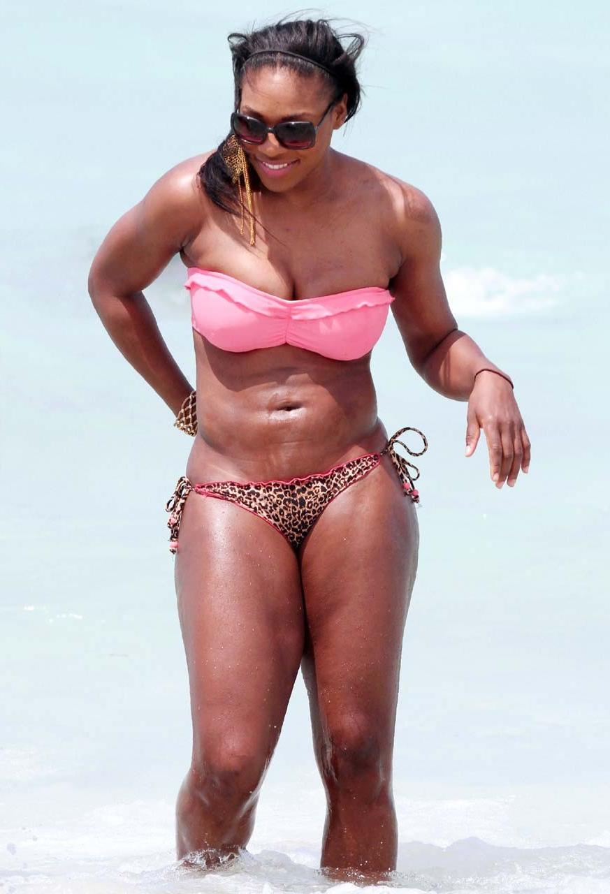 16P Serena Williams exposing her sexy body and huge ass in bikini on beach