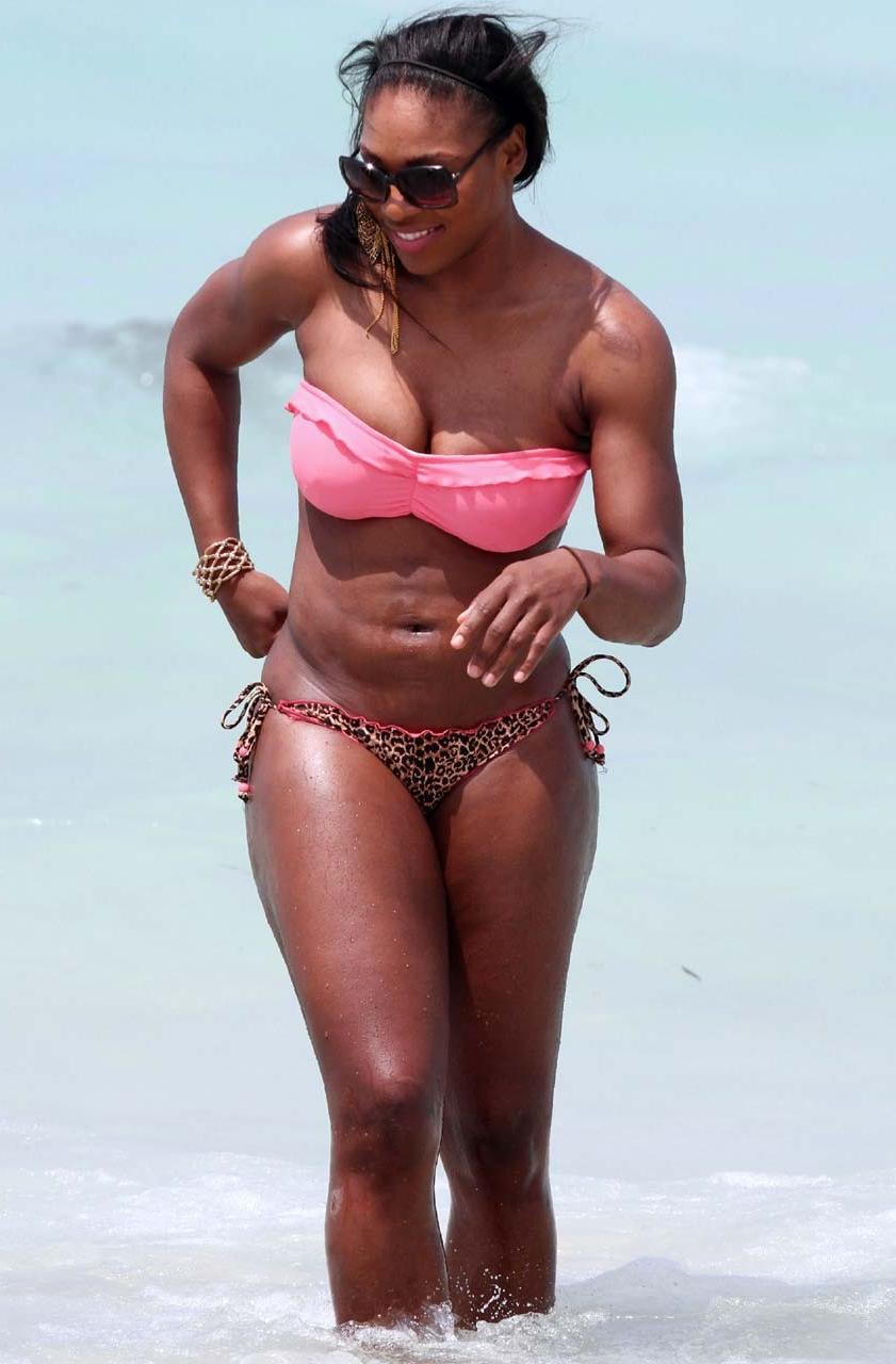 16P Serena Williams exposing her sexy body and huge ass in bikini on beach