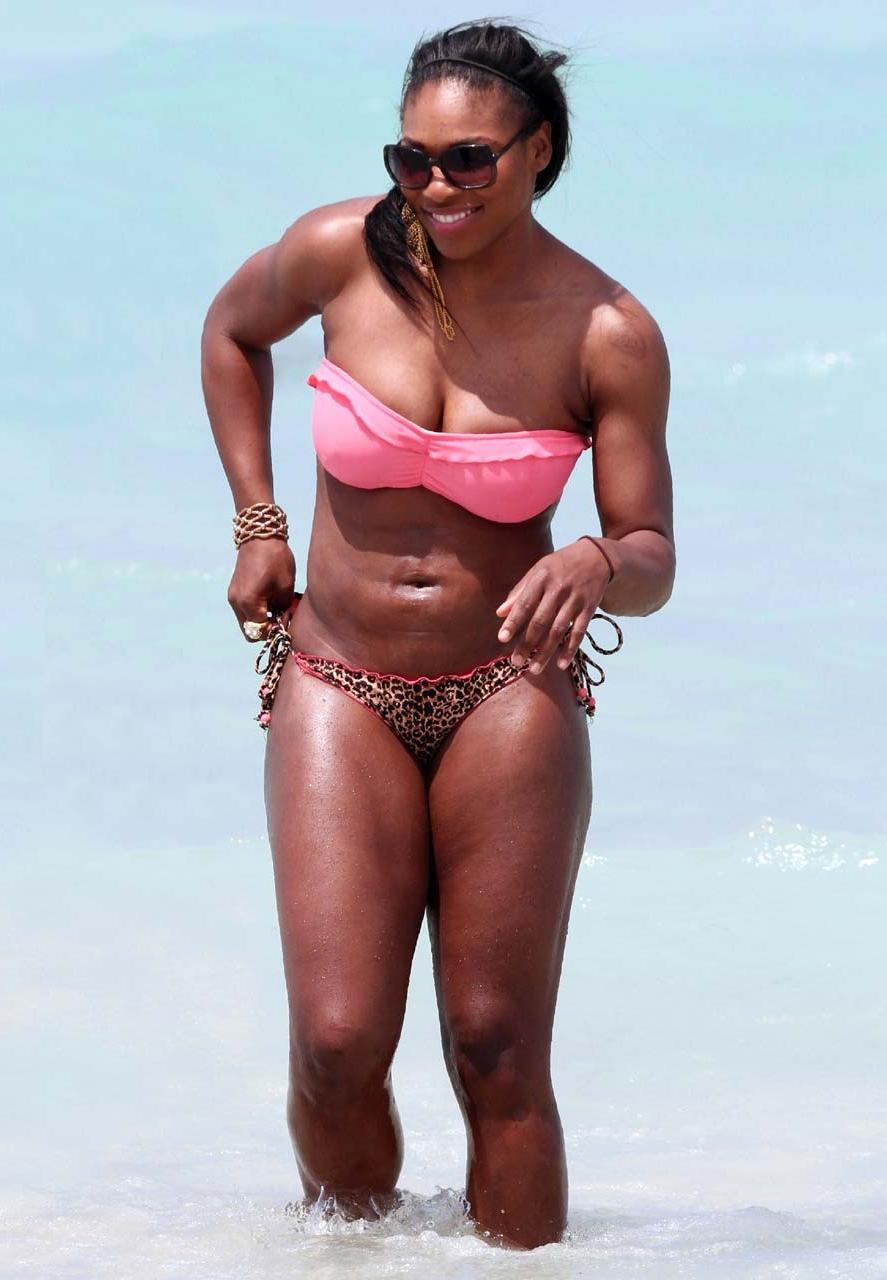 16P Serena Williams exposing her sexy body and huge ass in bikini on beach