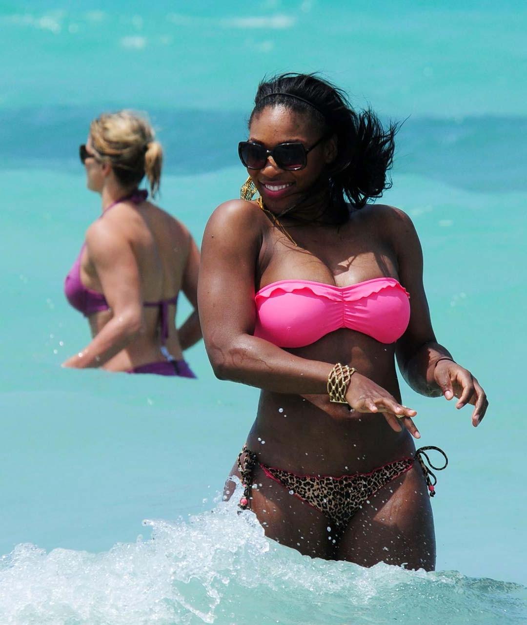 16P Serena Williams exposing her sexy body and huge ass in bikini on beach