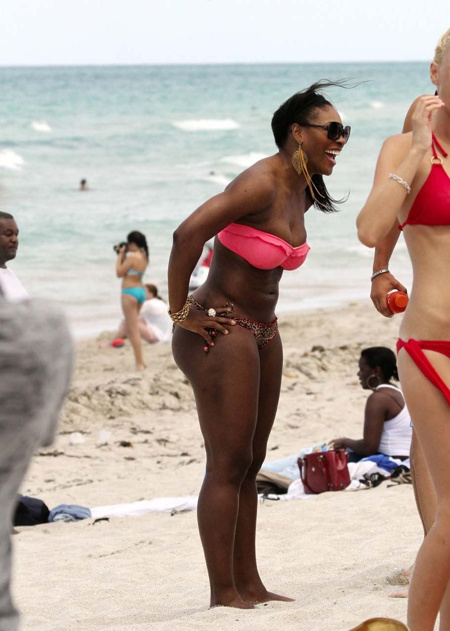 16P Serena Williams exposing her sexy body and huge ass in bikini on beach
