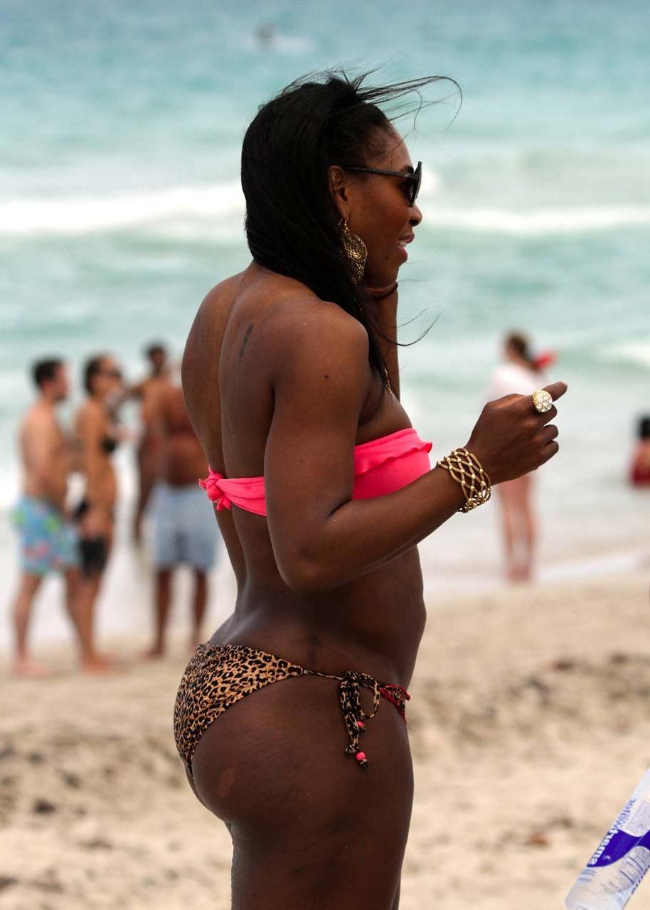 16P Serena Williams exposing her sexy body and huge ass in bikini on beach