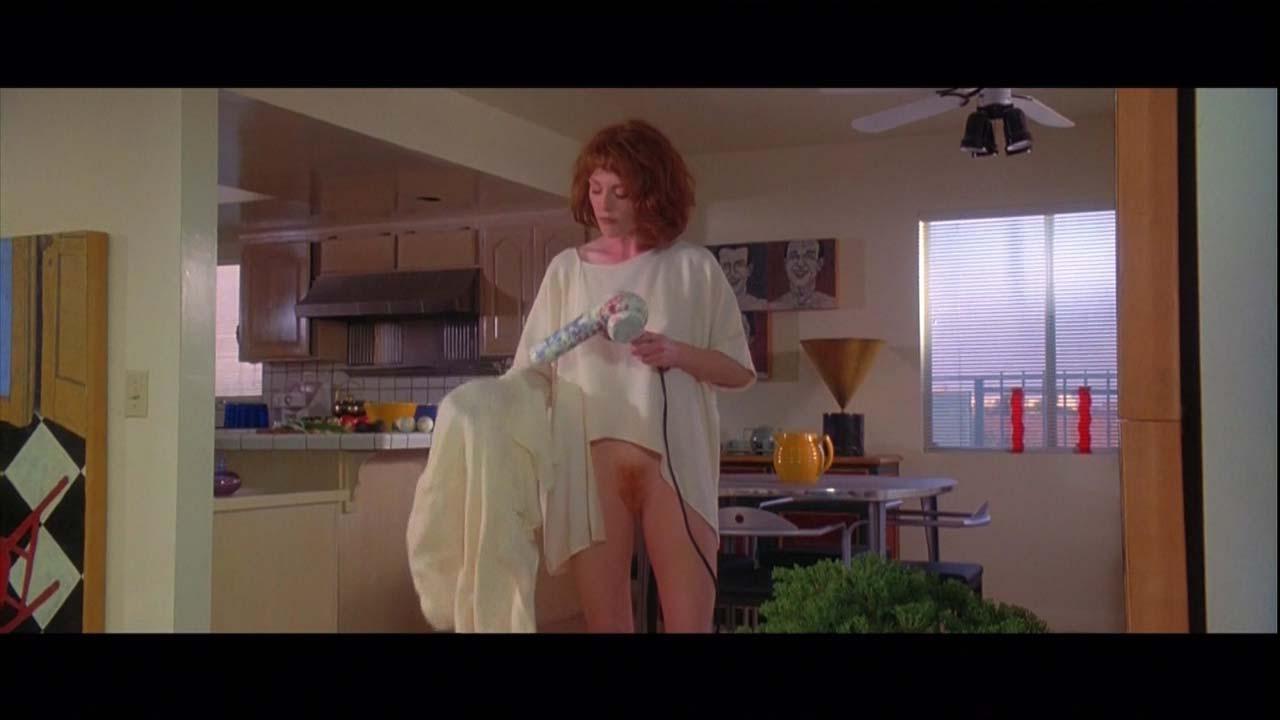 16P Julianne Moore exposing her nice big boobs and hairy pussy in nude movie scenes