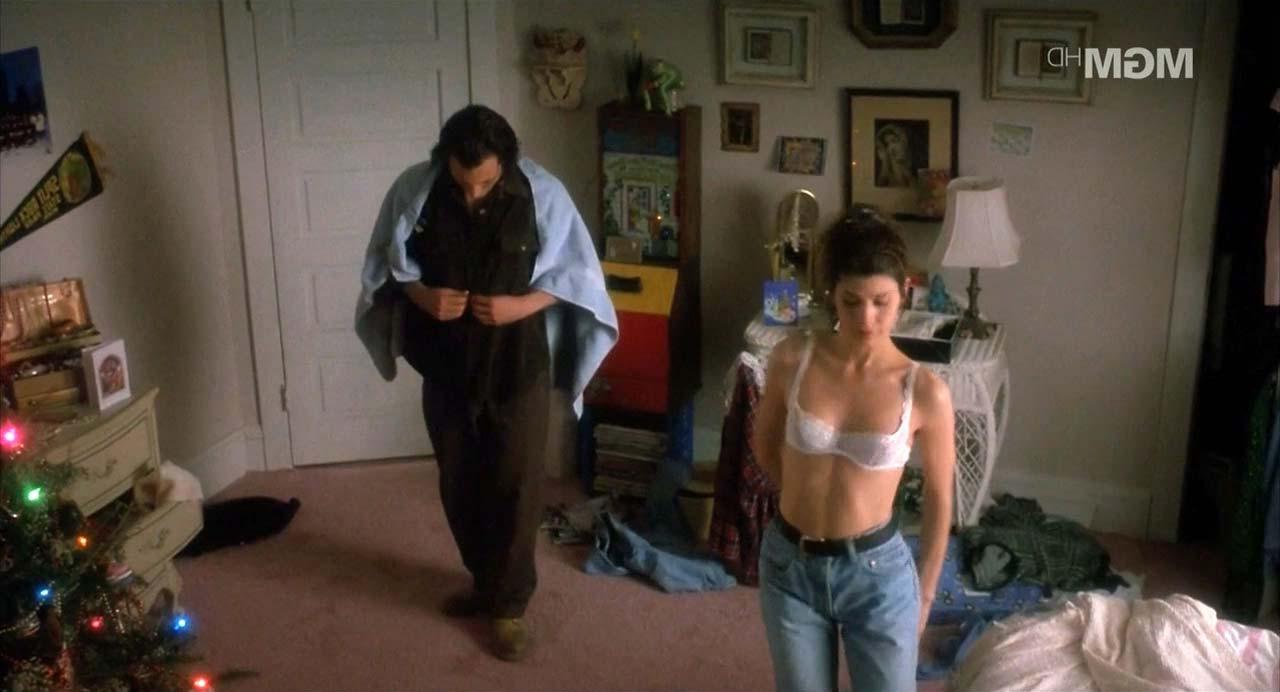 16P Marisa Tomei exposing her nice big boobs and upskirt paparazzi pictures