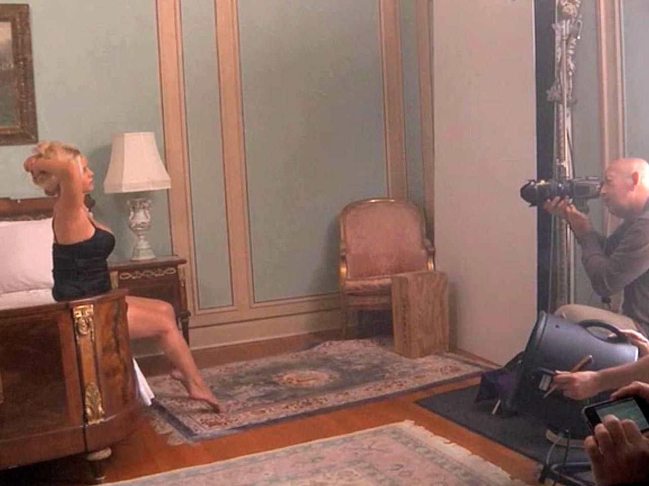 16P Jessica Simpson exposing fucking sexy body and huge boobs in lingerie