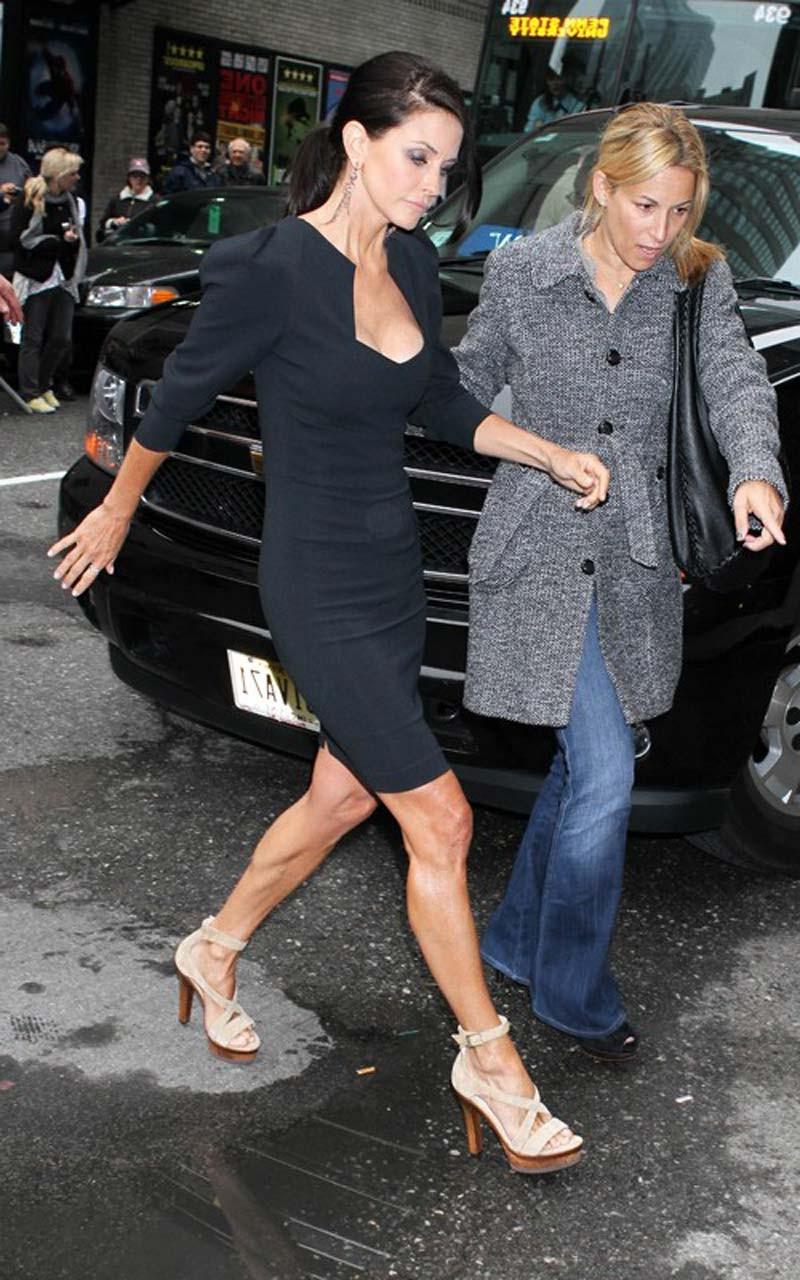 16P Courteney Cox showing her beautiful legs in mini skirt paparazzi pictures