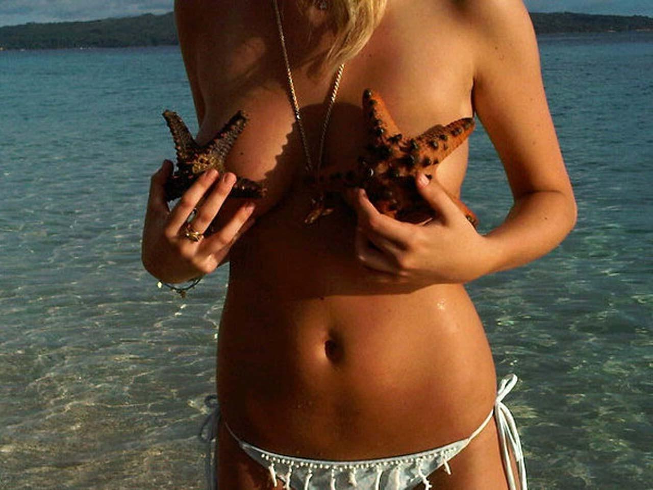 16P Kate Upton exposing her sexy body and huge boobs on private photos