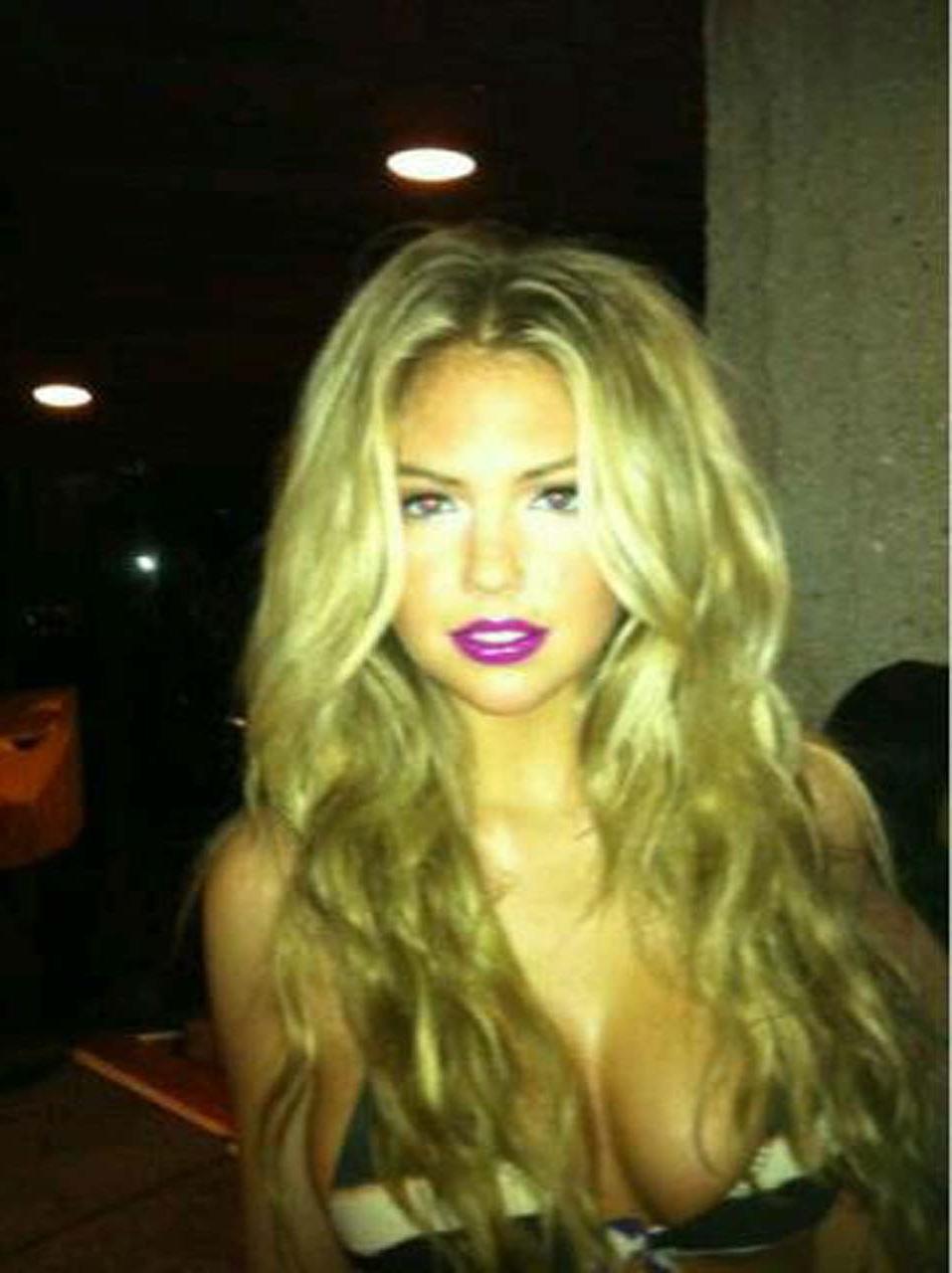 16P Kate Upton exposing her sexy body and huge boobs on private photos