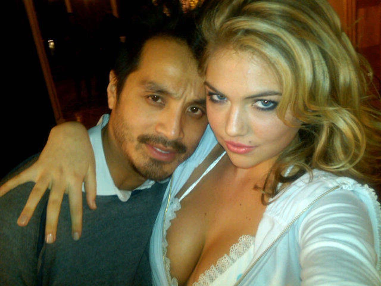 16P Kate Upton exposing her sexy body and huge boobs on private photos