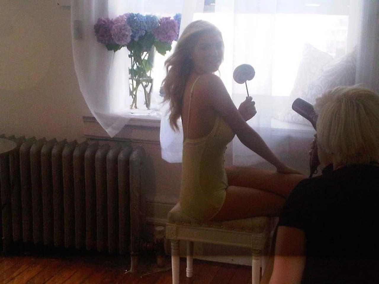 16P Kate Upton exposing her sexy body and huge boobs on private photos