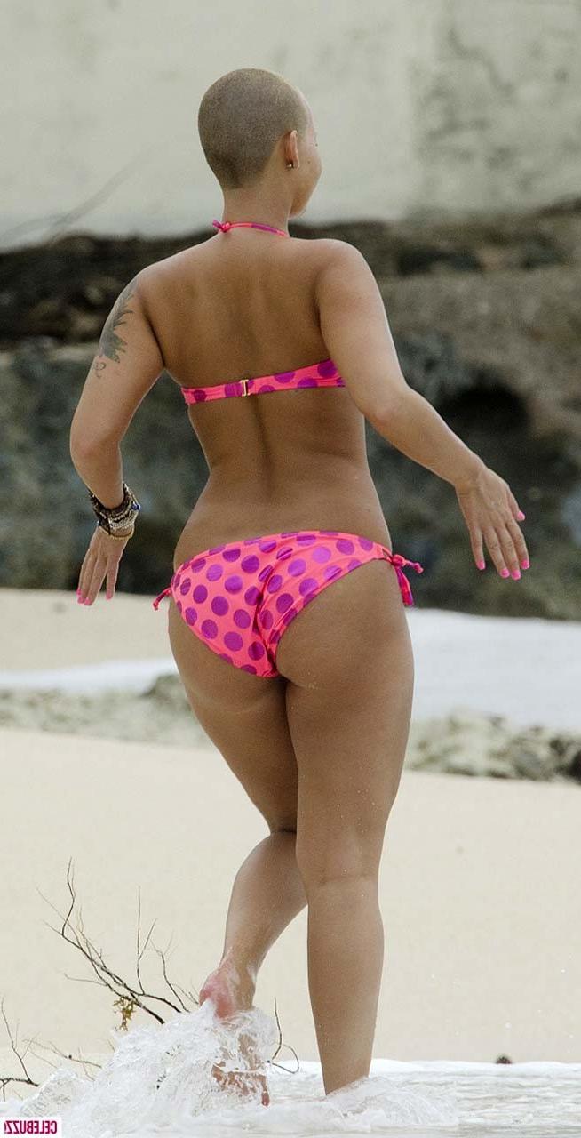 16P Amber Rose exposing her huge boobs and looking sexy in bikini on beach paparazzi