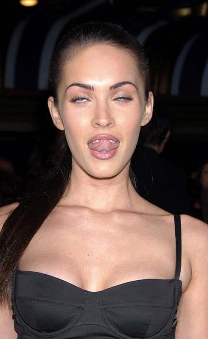 16P Megan Fox exposing her fucking sexy nude body and huge cleavage