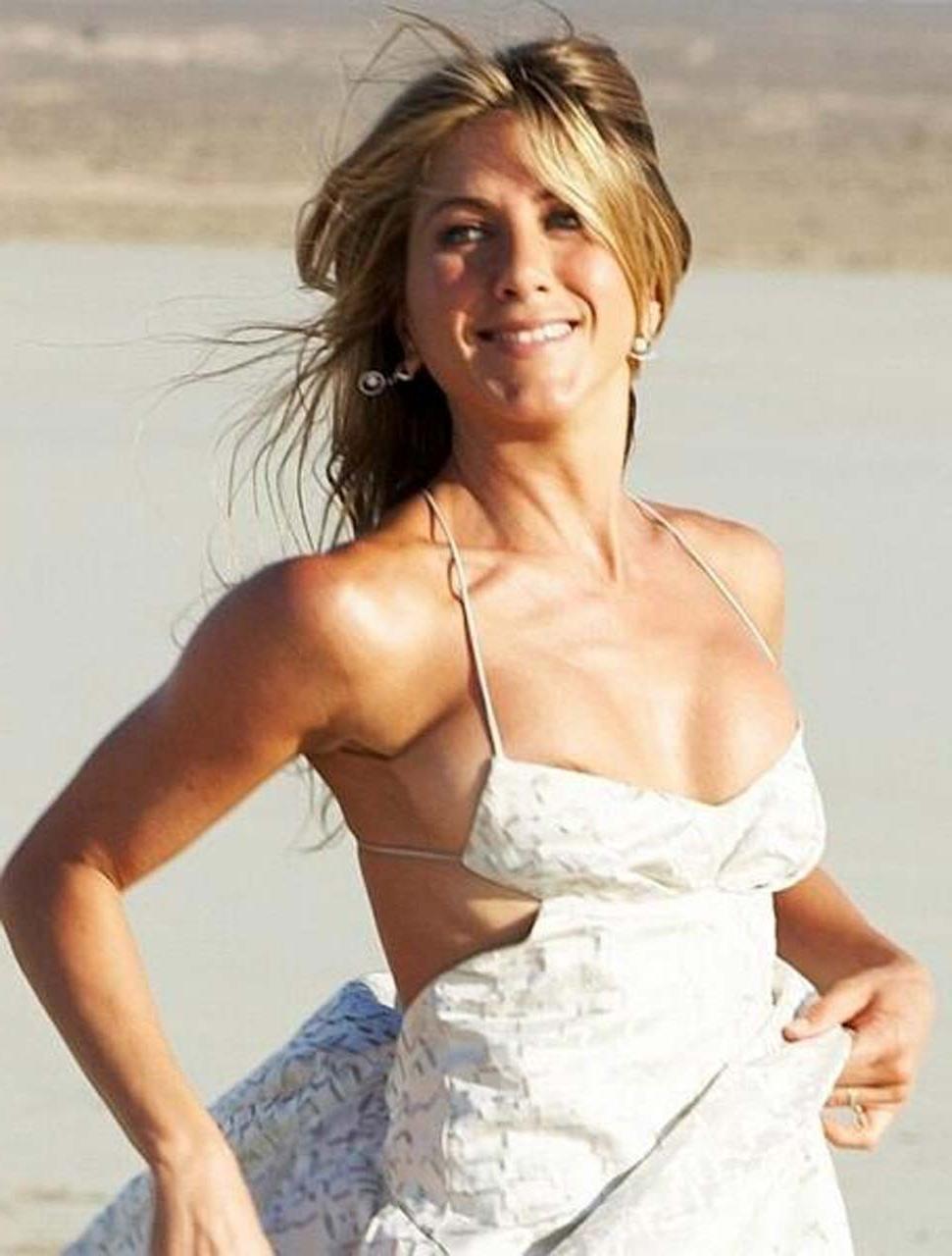 16P Jennifer Aniston sexy and hot nude and upskirt paparazzi photos