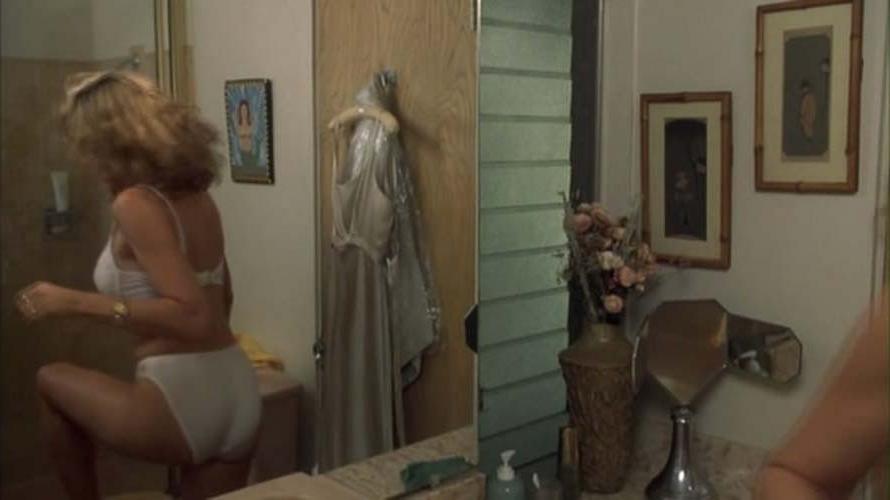 10P Kim Cattrall showing their super sexy ravishing body and big tits