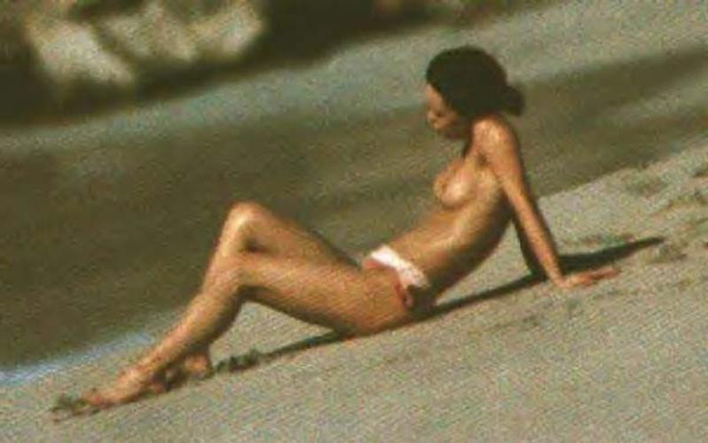 10P Vanessa Paradis showing their super sexy ravishing body and big tits