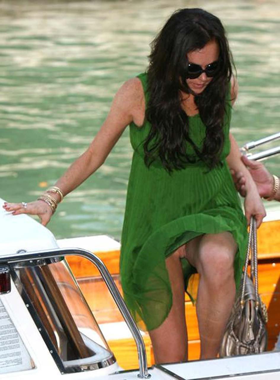 16P Lindsay Lohan very sexy upskirt and huge boobs paparazzi photos