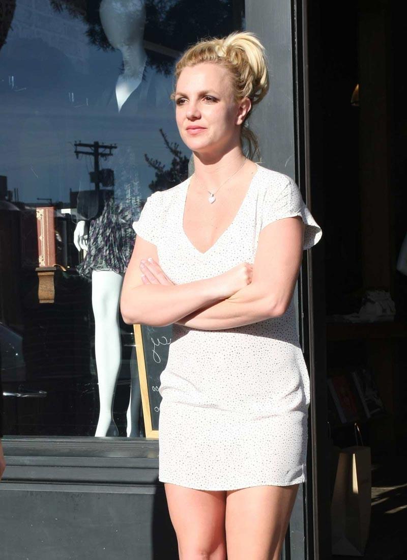 16P Britney Spears exposing her ass in short dress